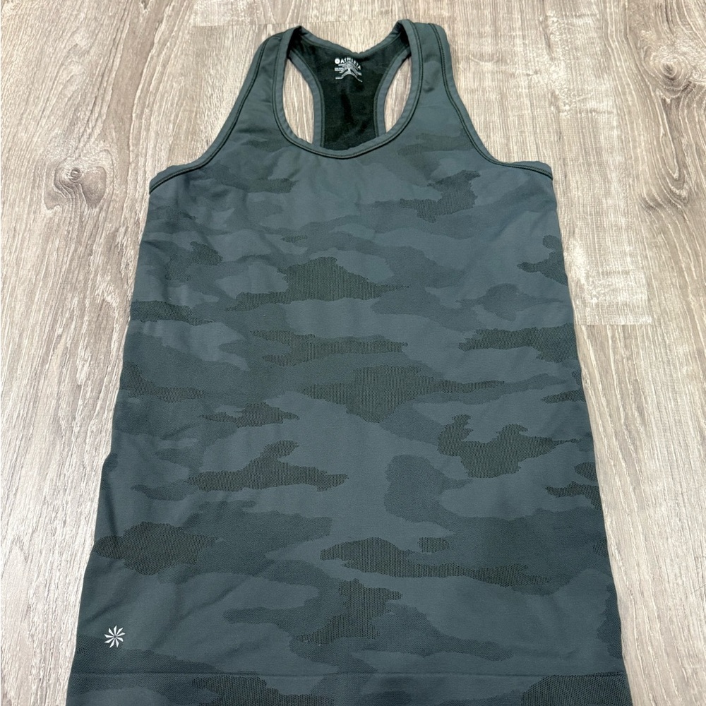 Athleta Dark Green Camo racerback tank top Size Small workout wear athletic